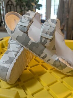 Adult Camouflage Double-Buckle Slide Sandals - White & Gray